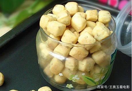 面粉别再蒸馒头，教你懒人吃法，不炸不蒸，嘎嘣脆，追剧必备零食